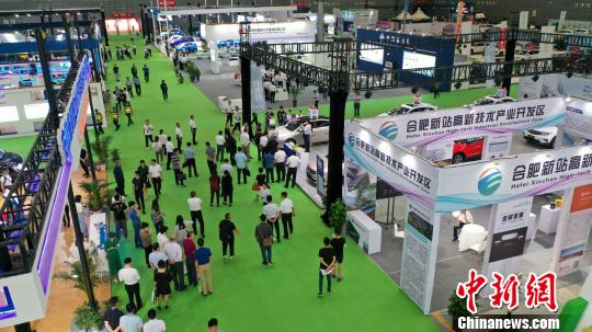 图为当日展会。 钟欣 摄 图为当日展会。 钟欣 摄