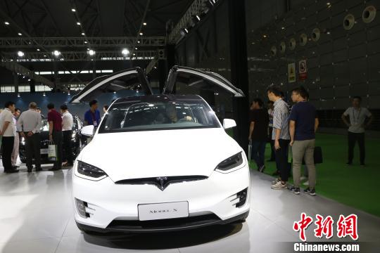 图为展会上展出的车。 夏莹 摄 图为展会上展出的车。 夏莹 摄